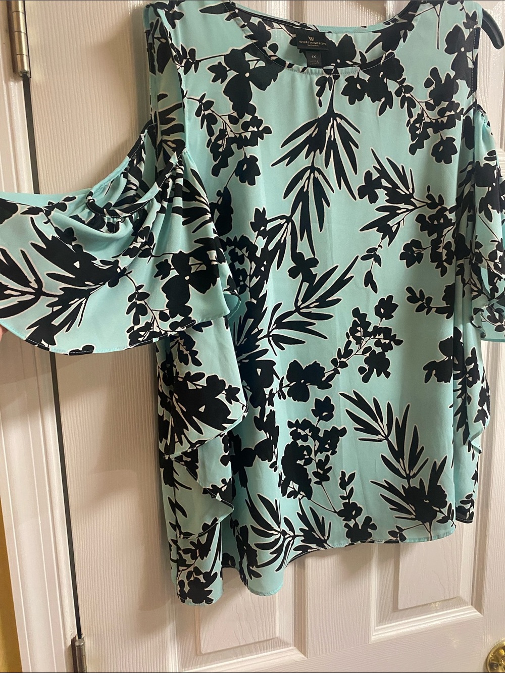 Cold shoulder Plus size 1X Boho  black Green Floral Ruffle Top coastal tropical